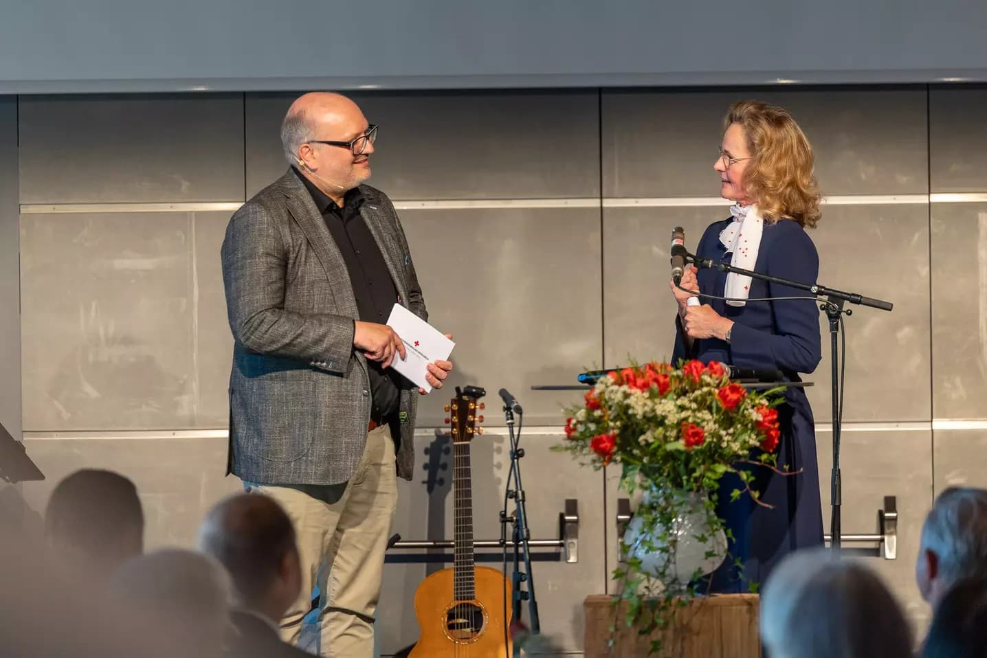 Moderator Peter Beck mit Erbprinzessin Sophie